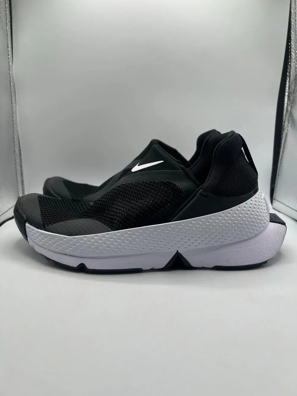 Nike GO FlyEase “Black White” size 7 women’s